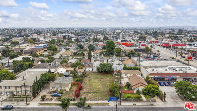 316 E Hardy Street, Inglewood CA: https://media.crmls.org/mediaz/86f7d931-3bb6-4b26-b56c-8b40924b5ea2.jpg