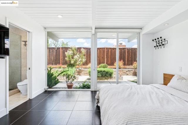 4003 Santa Fe CT, Concord CA: https://media.crmls.org/mediaz/86f7efd8-878e-4a74-8572-8a39d462a08f.jpg