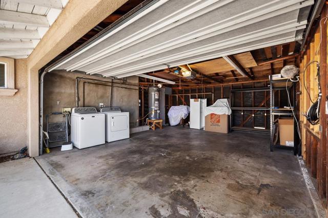 271 Gull Pl, El Cajon CA: https://media.crmls.org/mediaz/86f860f3-f14e-4e3b-bfa0-dbac9434dd67.jpg