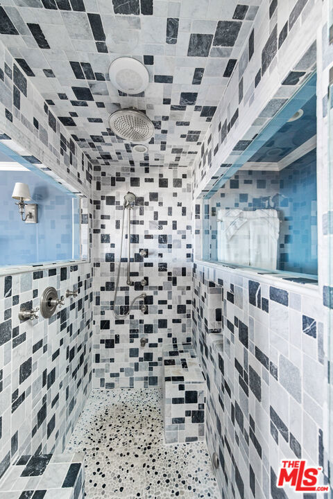 https://media.crmls.org/mediaz/86f878b5-5fc5-41b2-b83d-1a03387af1c8.jpg?preset=X-Large