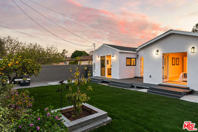 4240 Chase Avenue, Los Angeles CA: https://media.crmls.org/mediaz/86f8980f-fc75-4e3a-8dd2-0e75f4d3df24.jpg