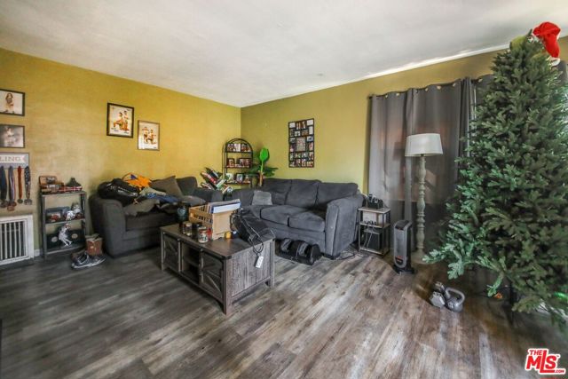 5661 Kester Avenue, Van Nuys CA: https://media.crmls.org/mediaz/86f8e72a-3b30-44b0-8a3f-add39374a2aa.jpg