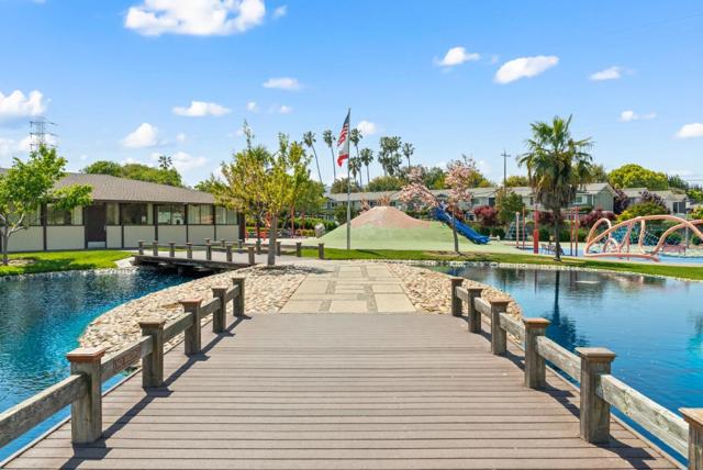 520 S Bayview Avenue, Sunnyvale CA: https://media.crmls.org/mediaz/86f8fc4b-316b-40aa-9bb0-9808e3579981.jpg