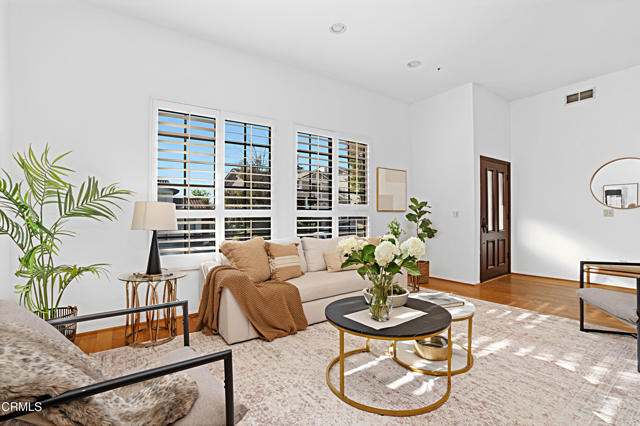 Detail Gallery Image 4 of 26 For 24571 Indian Hill Ln, West Hills,  CA 91307 - 3 Beds | 2 Baths