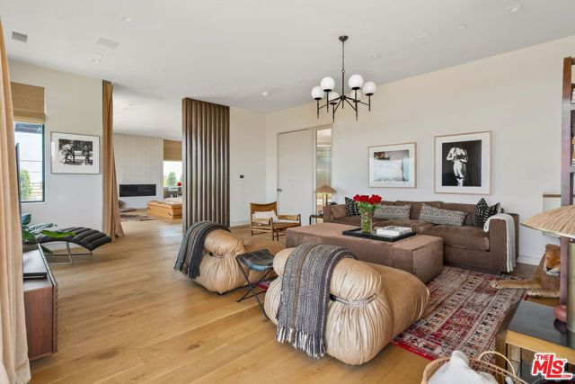 1030 Somera Road, Los Angeles CA: https://media.crmls.org/mediaz/86f9b456-2df1-41b4-ae38-56fe560d4de7.jpg