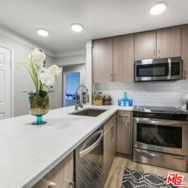 6600 Beachview Drive, Rancho Palos Verdes CA: https://media.crmls.org/mediaz/86fa301c-ee48-43f0-a104-334599a2498e.jpg