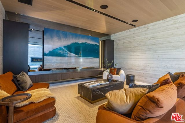 Image 19 of 41 For 6889 Dume Drive