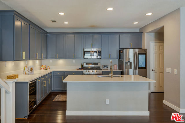 27356 Dearborn Drive, Valencia CA: https://media.crmls.org/mediaz/86fac9ed-a3f3-4280-9d39-a031e1a91ff7.jpg
