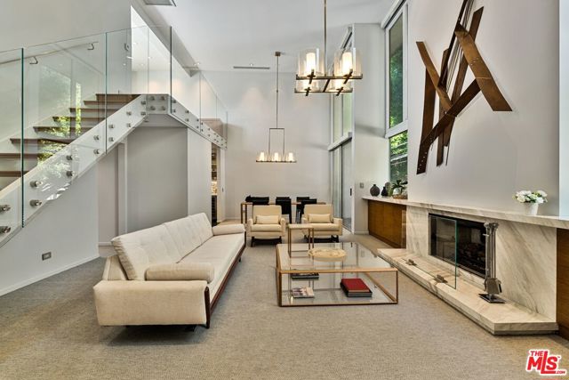 1730 California Avenue, Santa Monica CA: https://media.crmls.org/mediaz/86fb3f07-28b0-494d-8e02-ae0f20ec8844.jpg
