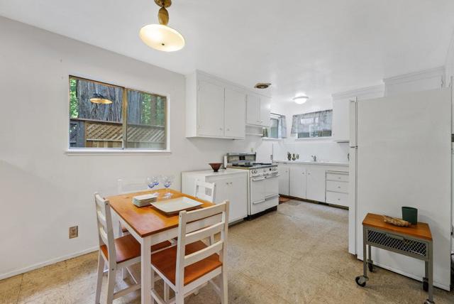 13550 Bear Creek Road, Boulder Creek CA: https://media.crmls.org/mediaz/86fba175-8443-40c1-89c4-d7674cefb4db.jpg