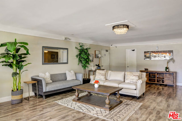 12325 Chandler Boulevard photo 2