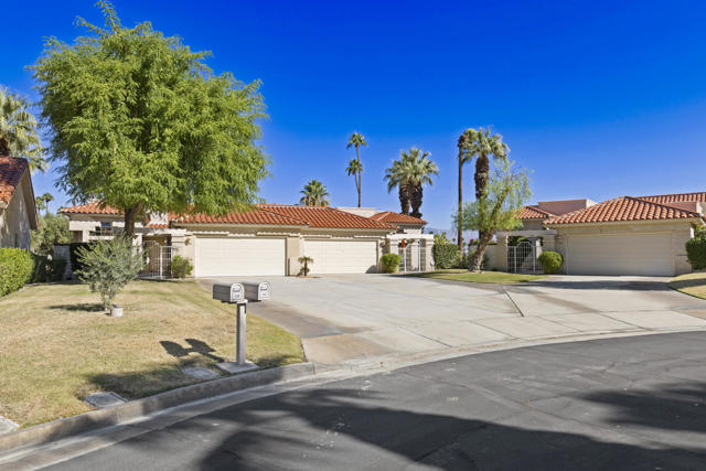 110 Celano Circle, Palm Desert CA: https://media.crmls.org/mediaz/86fc5715-7dfa-4e29-973a-a4748dac3e2f.jpg