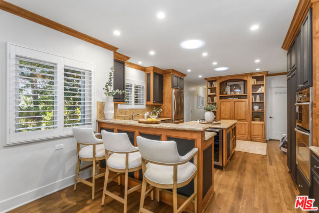 755 S Highland Avenue, Los Angeles CA: https://media.crmls.org/mediaz/86fd39fc-fade-443e-89a7-e1a5f3f45b40.jpg