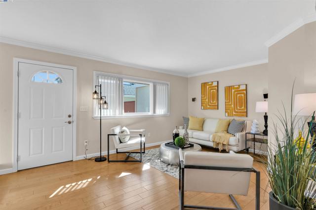 7602 Arbor Creek Cir, Dublin CA: https://media.crmls.org/mediaz/86fd9327-2df1-4b4f-9c2e-49fab29449a6.jpg