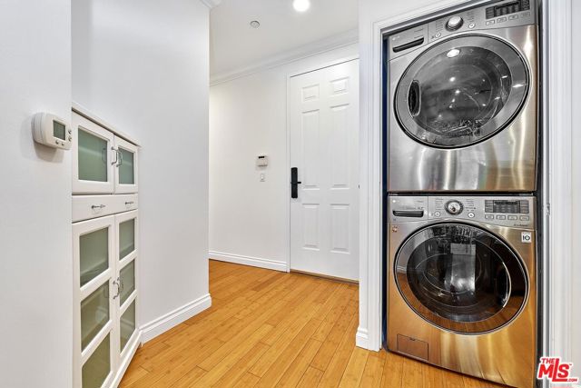 3061 W 12th Place, Los Angeles CA: https://media.crmls.org/mediaz/86fe1e16-fe0f-48bc-a507-d4da4073b4c2.jpg