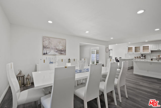 18352 Donmetz Street, Porter Ranch CA: https://media.crmls.org/mediaz/86fe26a1-c9d5-47f2-9f47-f82b1ac73186.jpg