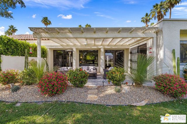 747 Inverness Drive, Rancho Mirage CA: https://media.crmls.org/mediaz/86fe4481-8a27-4b50-a577-1a8b8a2f76ec.jpg