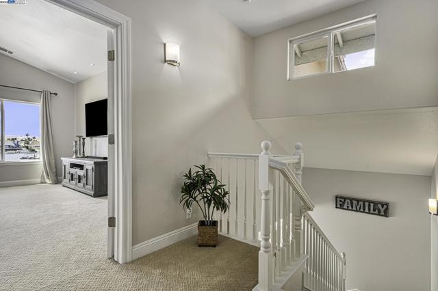 4892 South Pt, Discovery Bay CA: https://media.crmls.org/mediaz/86febfe5-d762-4e13-9e65-2ddf59978424.jpg