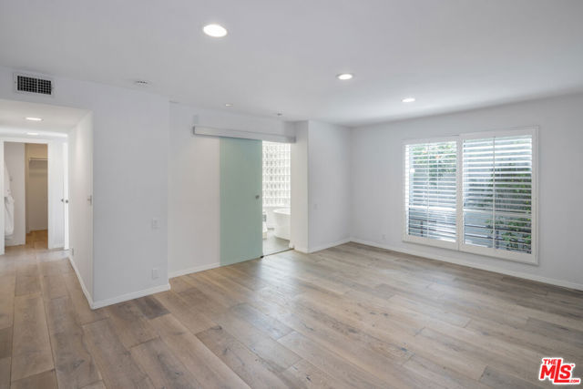 1129 2nd Street, Hermosa Beach CA: https://media.crmls.org/mediaz/86ff9570-41eb-487c-8dfc-c1456ca292eb.jpg