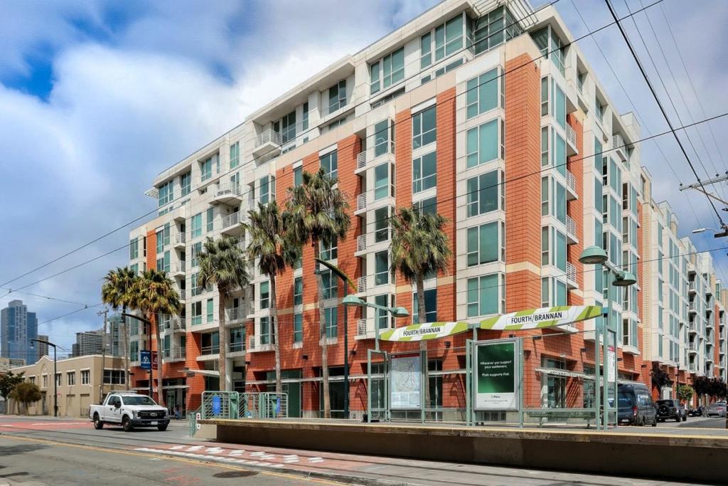 555 4th Street #528