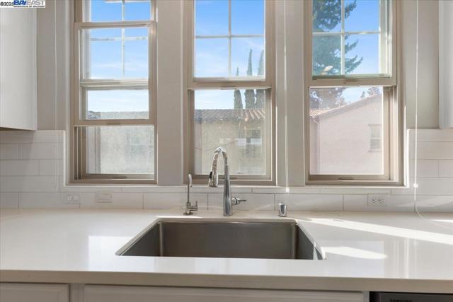 93 Catania Cmn, Fremont CA: https://media.crmls.org/mediaz/87000fd0-07ae-4455-8d27-503fe8a93df4.jpg