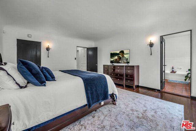 1423 Warnall Avenue, Los Angeles CA: https://media.crmls.org/mediaz/8700859e-f5c3-485c-a4dd-c87087e425fb.jpg