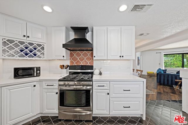401 E San Rafael Drive, Palm Springs CA: https://media.crmls.org/mediaz/8700e672-80a9-4926-8488-9bafd7c5c02b.jpg