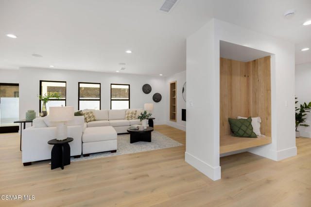 1324 La Granada Drive, Thousand Oaks CA: https://media.crmls.org/mediaz/870164c5-e6a1-4770-94ee-2d736fd6b13d.jpg