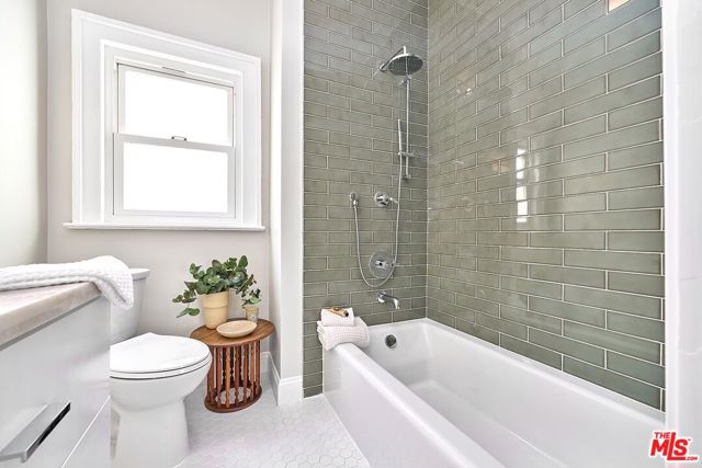 322 S Kingsley Drive, Los Angeles CA: https://media.crmls.org/mediaz/8701728b-6a9d-44a7-8805-be5c06a800bf.jpg
