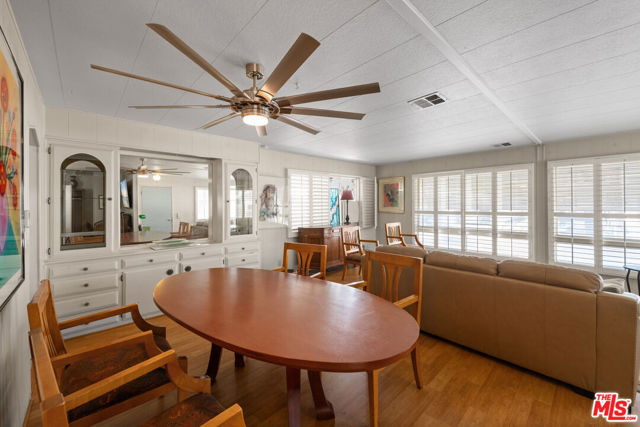 395 Wolf Lane, Cathedral City CA: https://media.crmls.org/mediaz/87018786-2f23-49f7-876b-920c689d4199.jpg