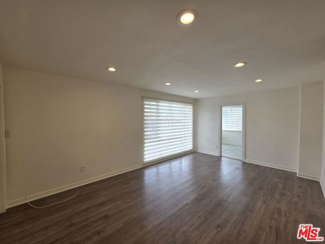 1635 S Beverly Glen Boulevard, Los Angeles CA: https://media.crmls.org/mediaz/8701d219-1032-42ee-ad53-8c73574b5035.jpg