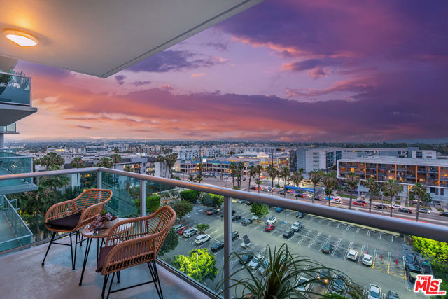 13600 Marina Pointe Drive, Marina del Rey CA: https://media.crmls.org/mediaz/870260a1-0cf3-492d-ae27-5c806e2ed4eb.jpg