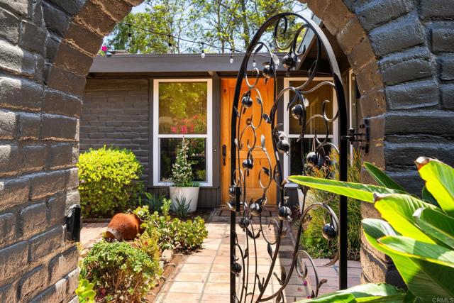 16851 Orchard Bend Road, Poway CA: https://media.crmls.org/mediaz/870260b8-82a9-4c44-b75c-e86b72be6640.jpg