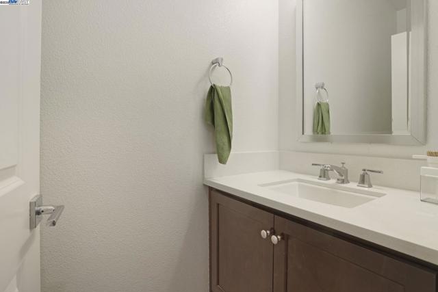 1205 S Ross Ct, Mountain House CA: https://media.crmls.org/mediaz/870317b1-7a62-4741-a897-9e1f0e7226a6.jpg