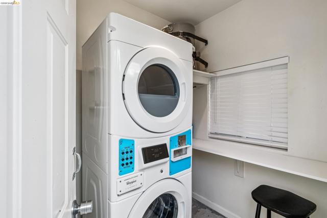 1220 62Nd St, Oakland CA: https://media.crmls.org/mediaz/8703da5a-4f6e-47ed-b62c-c3208a8abd36.jpg