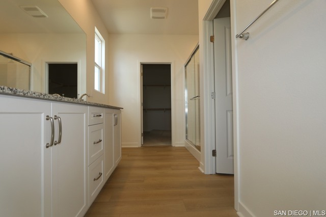 592 Meadowood ST, Fallbrook CA: https://media.crmls.org/mediaz/8704244e-fbaf-45b7-95ea-85ff8256c487.jpg