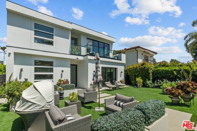 4338 Agnes Avenue, Studio City CA: https://media.crmls.org/mediaz/8704eb1c-1858-4767-af60-66eee54069f0.jpg