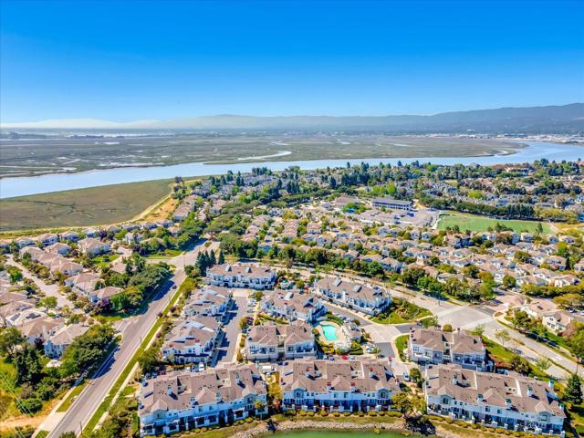 585 Shoal Circle,  CA: https://media.crmls.org/mediaz/8705312e-9a3a-4241-943d-5199f59515c3.jpg