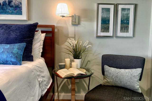 2005 Costa Del Mar Rd, Carlsbad CA: https://media.crmls.org/mediaz/87053334-12d0-4759-b25f-8701440b4d65.jpg