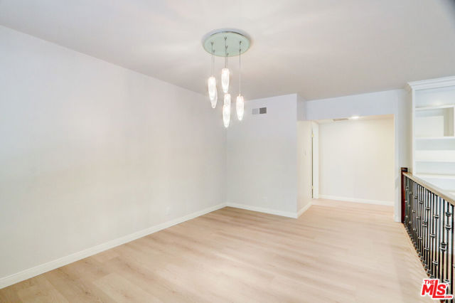 16314 Meadowridge Road, Encino CA: https://media.crmls.org/mediaz/87067b8e-5cdb-4f38-bf38-06295d4346a5.jpg