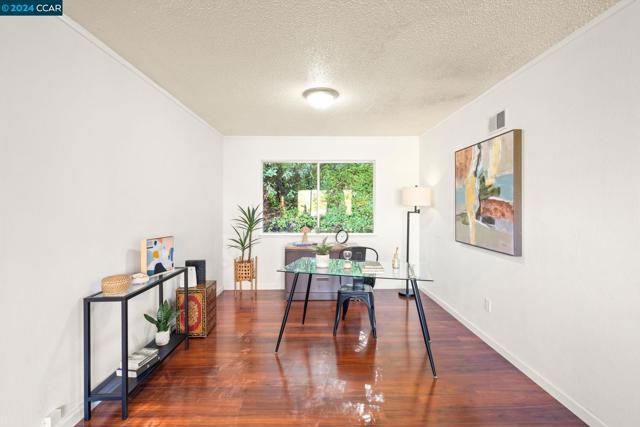 Image 8 of 40 For 11 Greyfell Pl