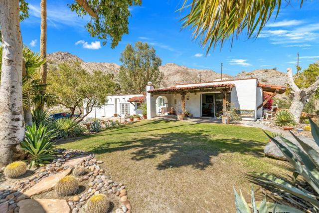 48600 Coyote Road, Palm Desert CA: https://media.crmls.org/mediaz/8706d10b-3030-4ce8-ae4c-1c8e4787af6d.jpg