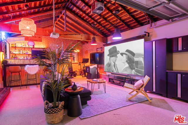 8044 Cowan Avenue, Los Angeles CA: https://media.crmls.org/mediaz/87074785-1e7a-4e10-93f4-70811bb7558f.jpg