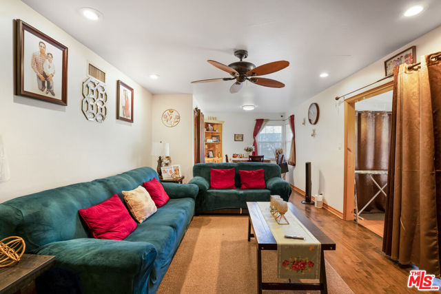 4141 Eileen Street, Simi Valley CA: https://media.crmls.org/mediaz/87079870-db92-4d21-9326-f49059b87cb2.jpg