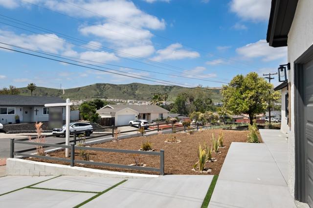 10107 Strathmore Drive, Santee CA: https://media.crmls.org/mediaz/8707fc00-ec2e-42b6-90b0-ff58a6c0a1cf.jpg