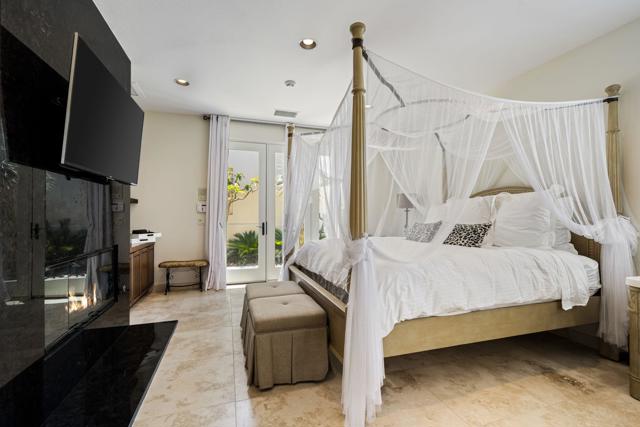 945 Hawk Hill Trail, Palm Desert CA: https://media.crmls.org/mediaz/870876af-6e5c-4d0d-8e81-12c0066170c8.jpg