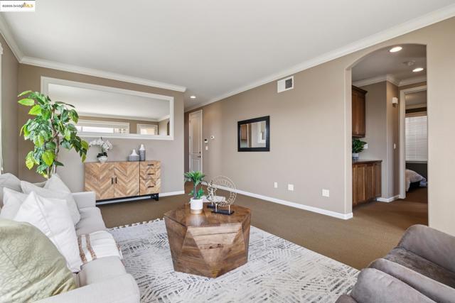 6686 Chalk Hill Ln, Vallejo CA: https://media.crmls.org/mediaz/87098036-5224-4690-b544-1324d57aadf0.jpg