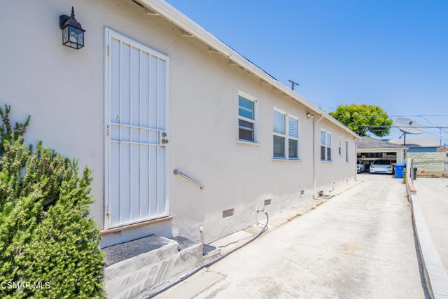 5924 Fairfax Avenue, Los Angeles CA: https://media.crmls.org/mediaz/870a3646-51db-4ec2-877d-80187c8fcbfd.jpg