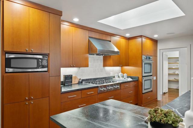 1634 Hollingsworth Drive, Mountain View CA: https://media.crmls.org/mediaz/870a7ce5-da53-4b64-b87d-67579561be26.jpg