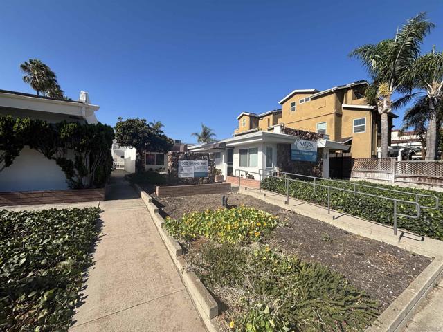 1300 Grand Avenue, San Diego CA: https://media.crmls.org/mediaz/870abbf7-a0aa-4c18-8d58-3f47ce892ebc.jpg